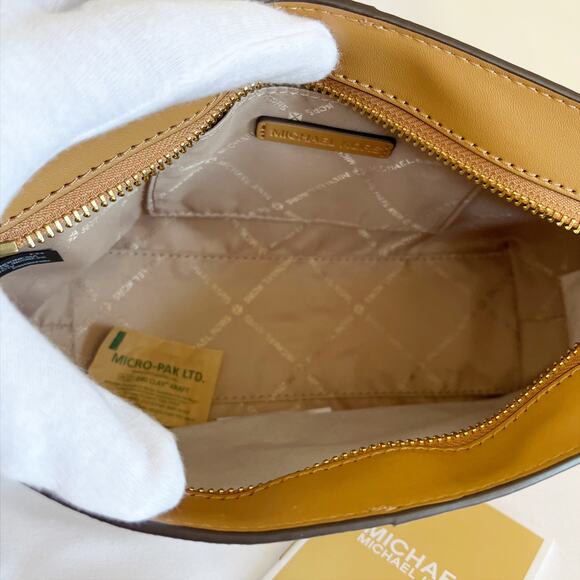 MICHAEL KORS Jet Set Small Two-Tone Logo Crossbody Bag Ivory Brown - Picture 6 of 9